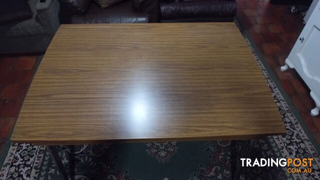 Retro Extendable Dining Room Table