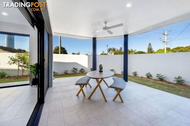 1 2 St Pauls Place ISLE OF CAPRI QLD 4217