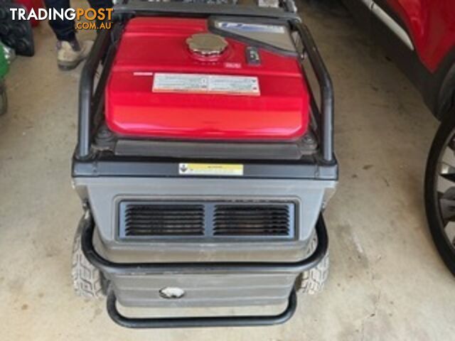 Honda EU70 is generator - as new condition - only 105 hours - photo 2 of 6