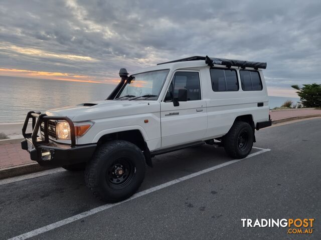 2014 Toyota Landcruiser Wagon Manual