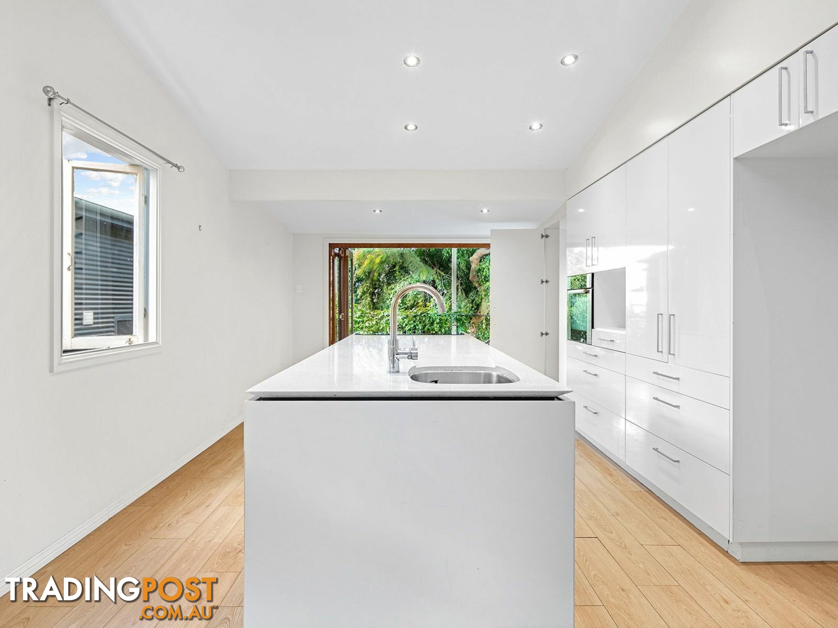 16 Flower Street WOOLLOONGABBA QLD 4102