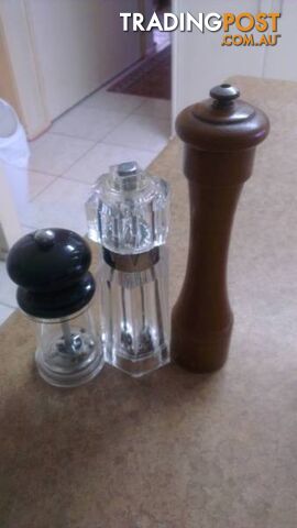 Salt And Pepper Grinder - Oil and Vinegar Glass Container - photo 2 of 4