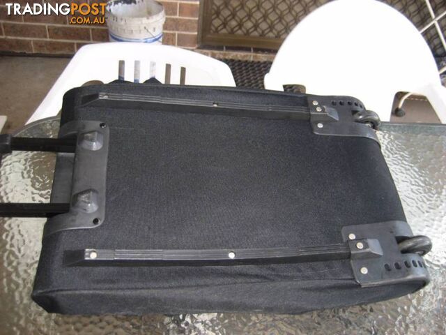 Rolling Upright Duffel Bag with Many Pockets - photo 4 of 5