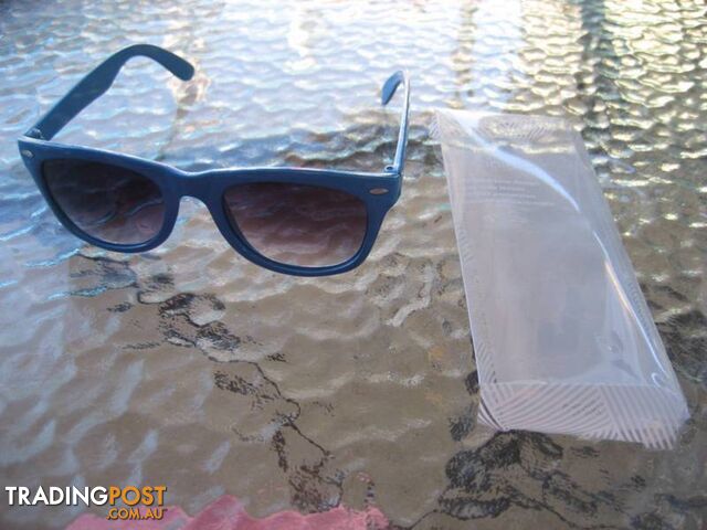 Sunglasses - Classic sunnies - photo 3 of 4
