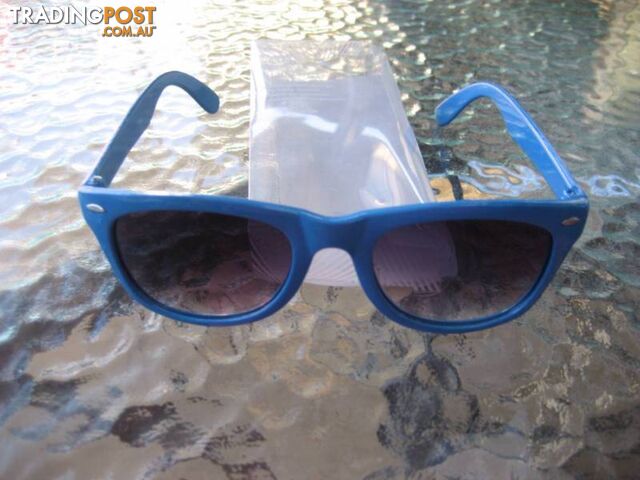 Sunglasses - Classic sunnies - photo 2 of 4