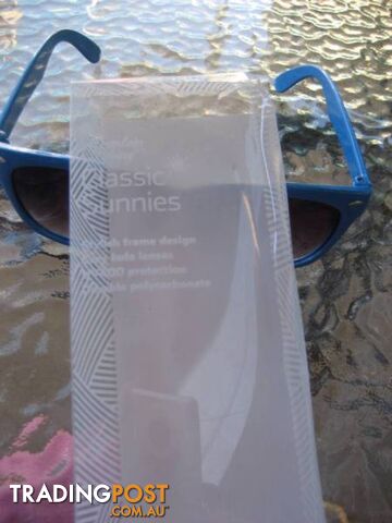 Sunglasses - Classic sunnies - photo 4 of 4