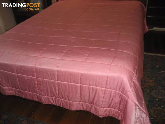 ELEGANT SATIN PINK QUILTED BED COVER - Bedspread - - photo 2 of 4