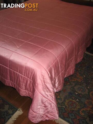 ELEGANT SATIN PINK QUILTED BED COVER - Bedspread - - photo 4 of 4