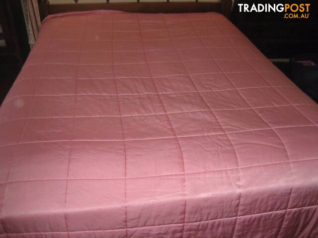 ELEGANT SATIN PINK QUILTED BED COVER - Bedspread - - photo 3 of 4