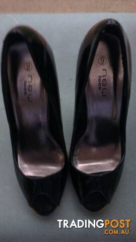 WOMEN BLACK SHINY SHOES size 9 - photo 2 of 6