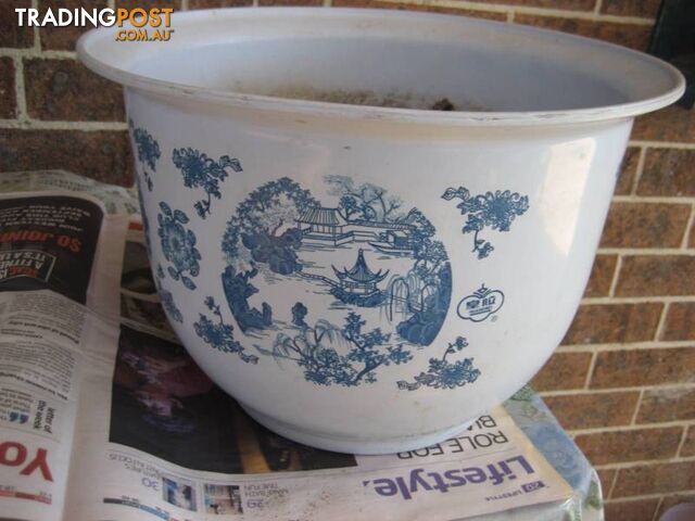 2 Plastic Pots With Outside Drawing - photo 5 of 5