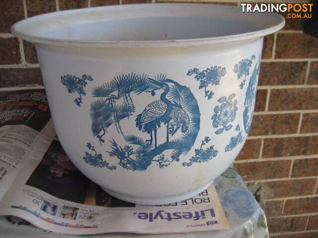 2 Plastic Pots With Outside Drawing - photo 4 of 5