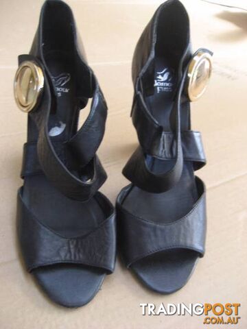 GLAMOUR PUSS women leather black shoes size 8 1/2