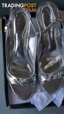 Women silver shoes size 9