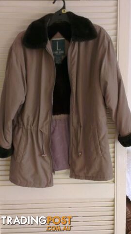 Women's Buffer Coat -Hght Quality LARRY LEVINE Microfibre - photo 2 of 4
