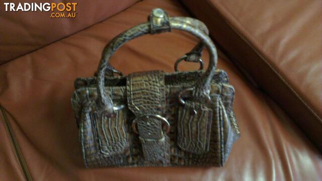 GOLD FISH Women 's Retro Hand Bag - photo 3 of 6