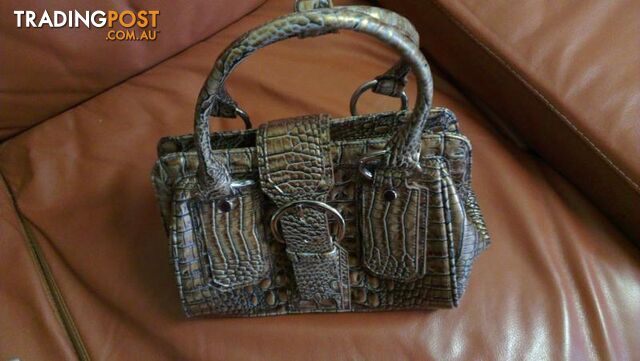 GOLD FISH Women 's Retro Hand Bag - photo 2 of 6