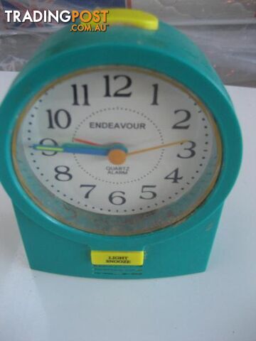 Endeavour bedside clock & Alarm with light snooze - photo 4 of 4