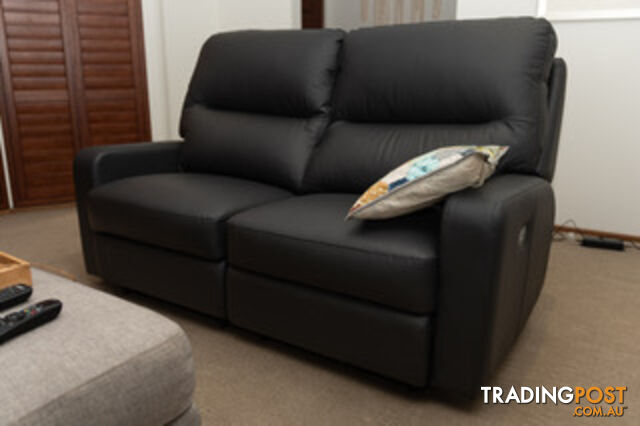 GARSTONE 2.5 SEAT BLACK LEATHER RECLINER SOFA