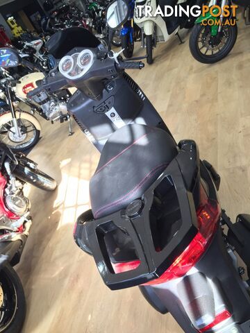 2015 BENELLI CAFFENERO 150CC SCOOTER