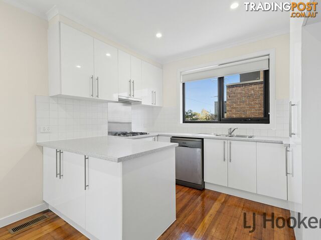 21 McMahons Road FERNTREE GULLY VIC 3156 - photo 2 of 8