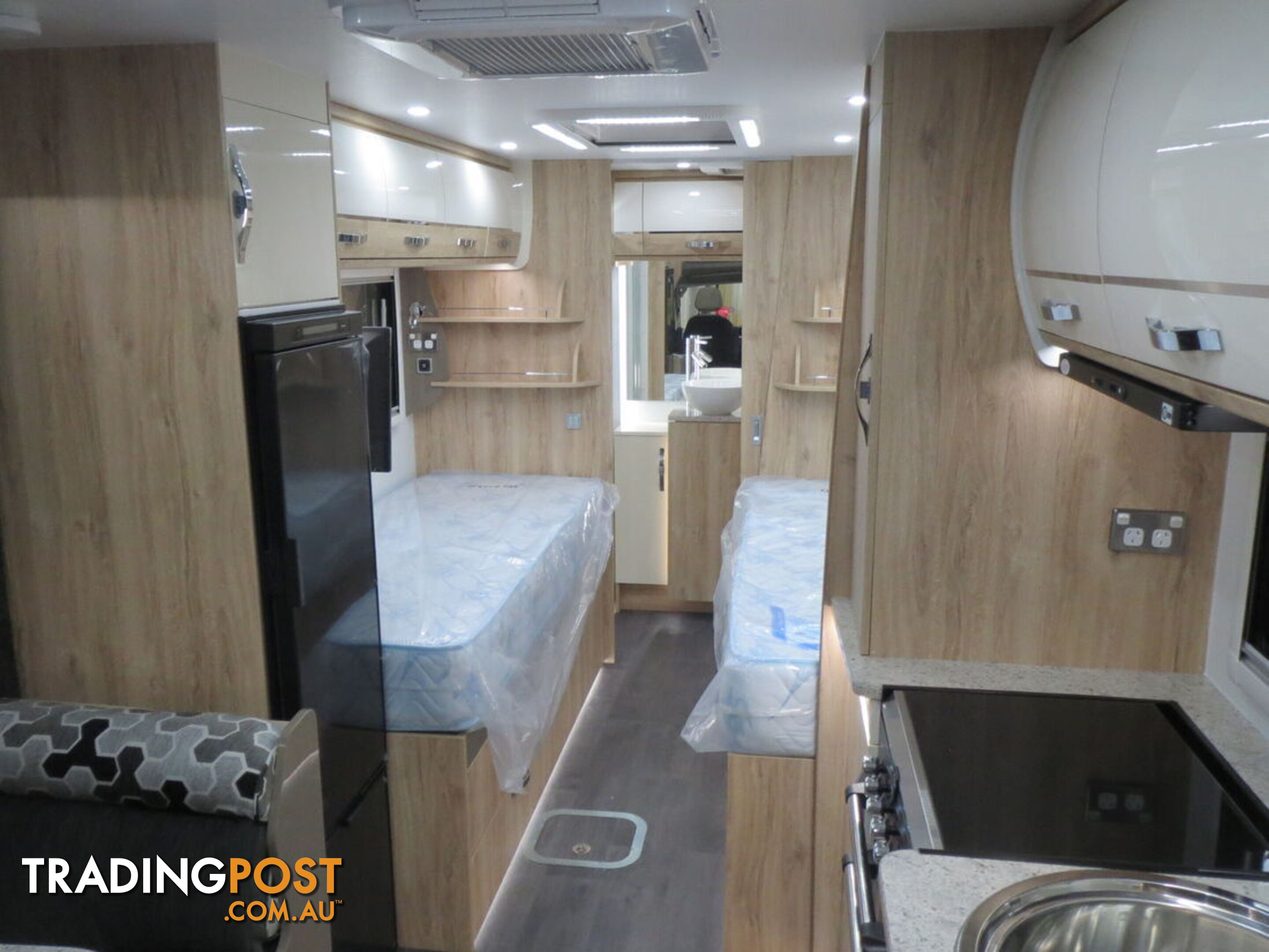 2025 AVAN OVATION M10 LUXURY MOTORHOME