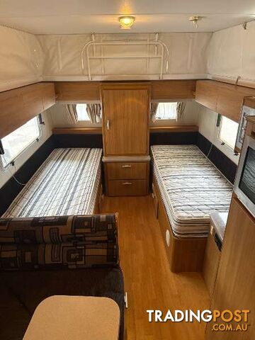 2010 JAYCO STERLING CARAVAN - photo 2 of 5