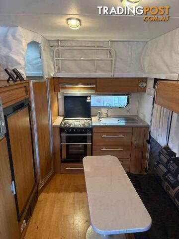 2010 JAYCO STERLING CARAVAN - photo 5 of 5