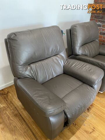 Roth Newton electric recliner lounge suite