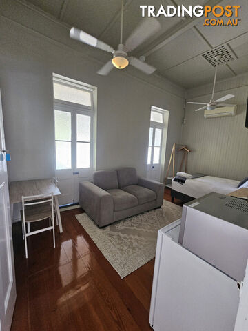 13 7 Warren Street Ingham QLD 4850 - photo 4 of 15