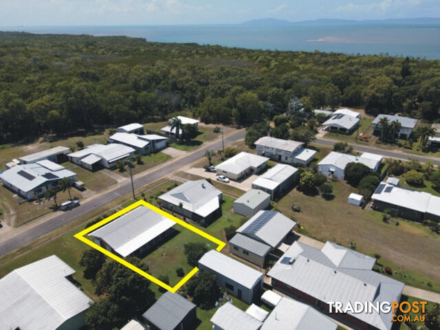 8 Herring Street Taylors Beach QLD 4850