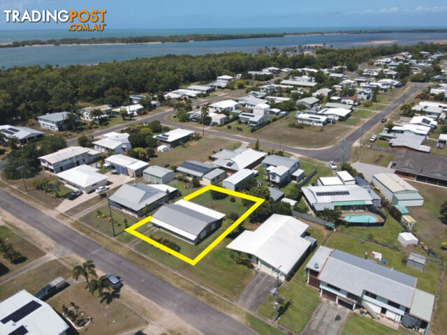 8 Herring Street Taylors Beach QLD 4850