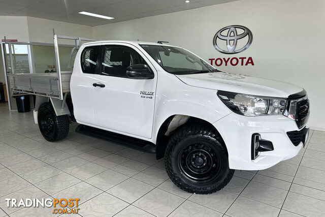 2020 TOYOTA HILUX 4X4 SR 2.8L T EXTRA  CAB CHASSIS