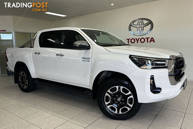 2022 TOYOTA HILUX SR5  DOUBLE-CAB PICK-UP