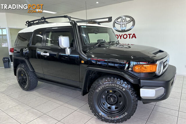 2016 TOYOTA FJ CRUISER 4.0L WAGON  WAGON