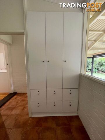 Wall unit cupboard with shelving and lockable drawers