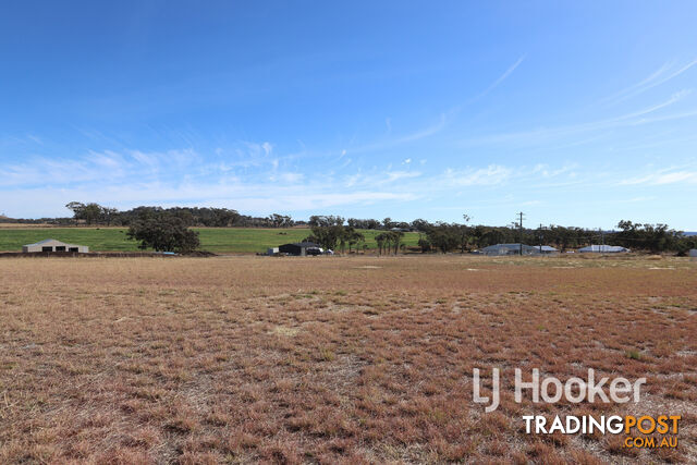 11 Daley Close INVERELL NSW 2360 - photo 4 of 7