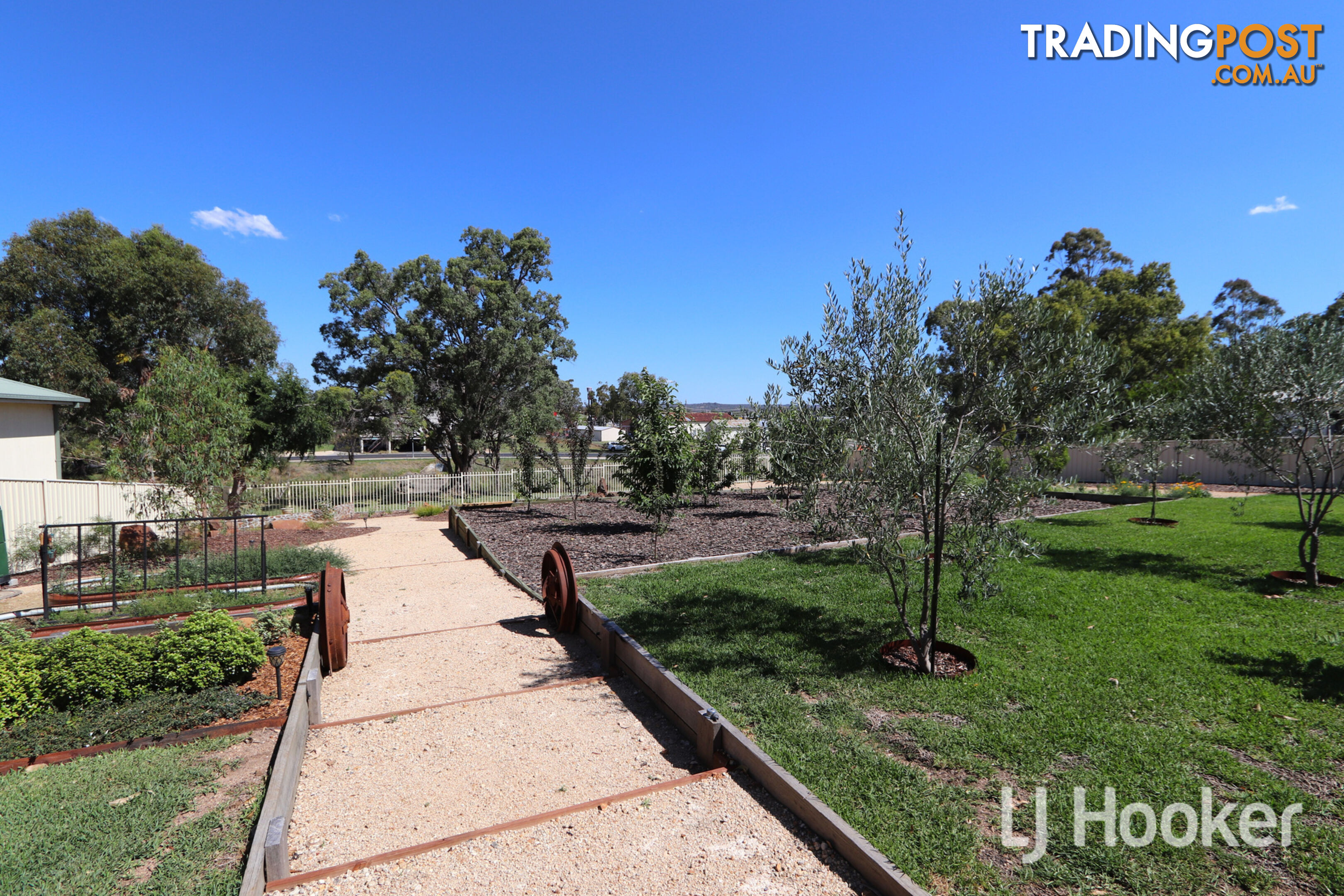 2/30 Queens Terrace INVERELL NSW 2360