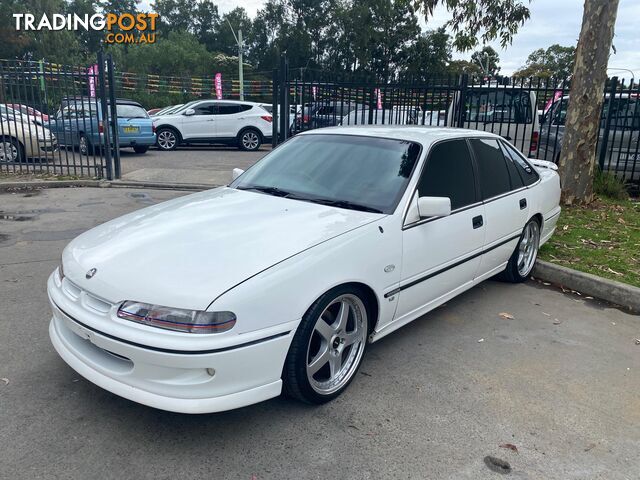 1993 Holden Commodore VR Executive Sedan 4dr Auto 4sp 5.0i [Jul]  Sedan - photo 4 of 17