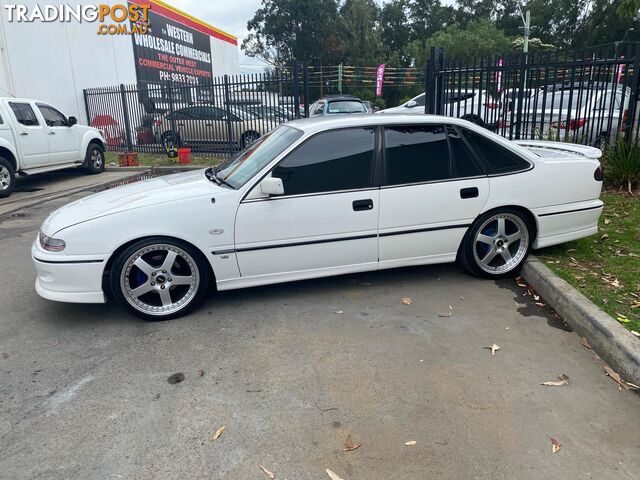1993 Holden Commodore VR Executive Sedan 4dr Auto 4sp 5.0i [Jul]  Sedan - photo 5 of 17