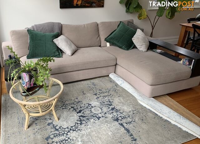 King Living JASPER Couch in grey
