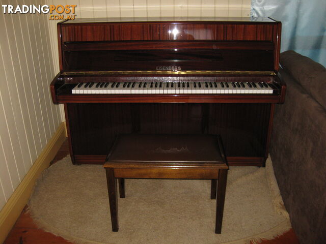 Piano, upright