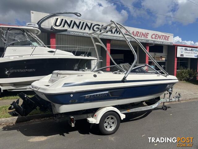 USED 2011 LARSON LX 850 WITH 4.3L V6 MERCRUSIER (131HRS) - photo 4 of 20
