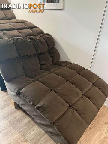 2 x Hustler Chaise lounges