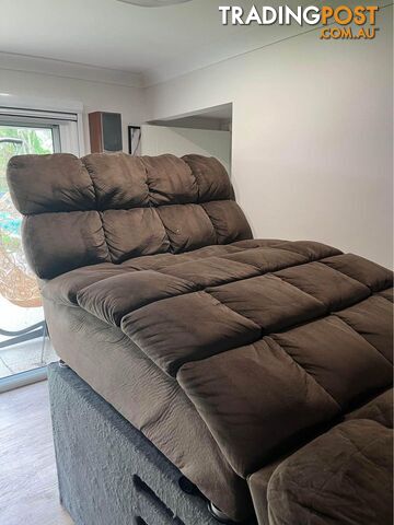 2 x Hustler Chaise lounges