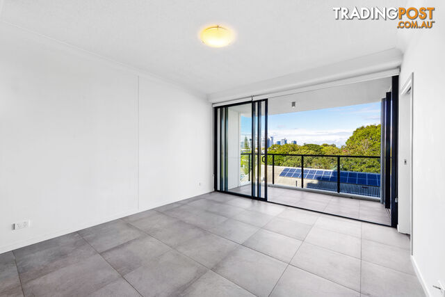 404 372 Marine Parade LABRADOR QLD 4215