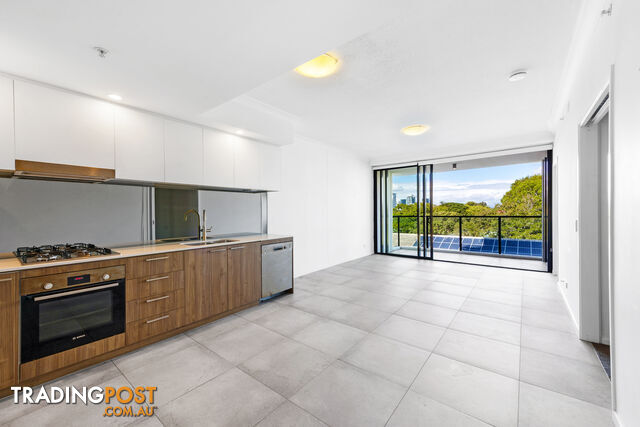 404 372 Marine Parade LABRADOR QLD 4215 - photo 2 of 35