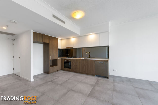 404 372 Marine Parade LABRADOR QLD 4215 - photo 3 of 35