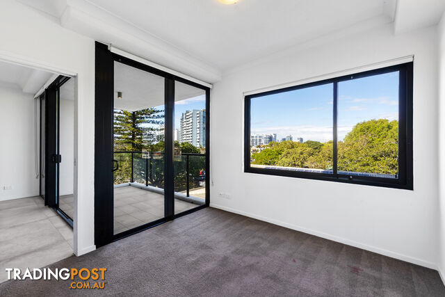 404 372 Marine Parade LABRADOR QLD 4215 - photo 4 of 35