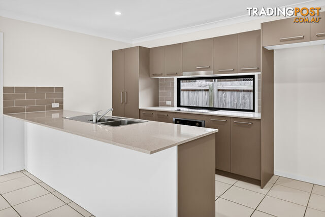 9 Village Boulevard PIMPAMA QLD 4209 - photo 2 of 33